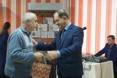 В историко-краеведческом музее жителям  вручили юбилейные медали "75-лет с освобождения Кореновского района от немецко-фашистских захватчиков!"