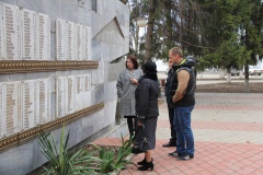 Имена Героев на гранитных плитах обелиска!